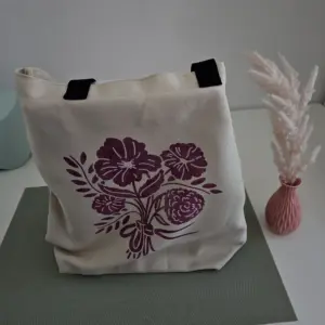 Hochwertige Tragetasche – Blumen Motiv